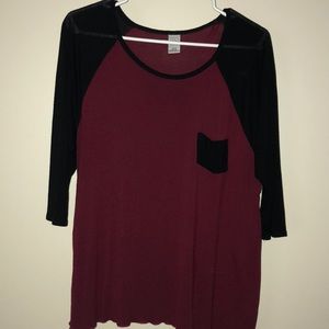 Half sleeve tee, red and black